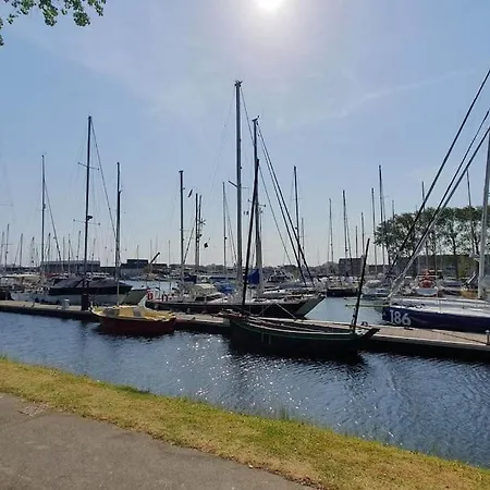 Voilier De Charme En Acajou. 船屋 *