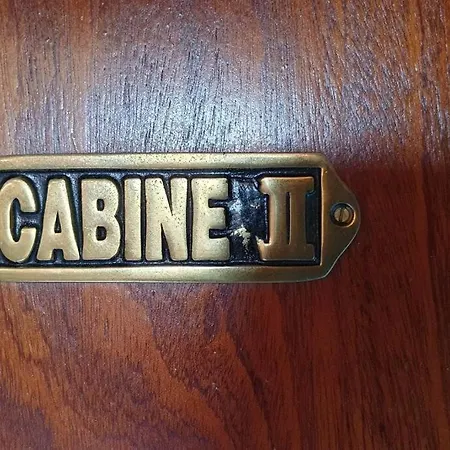Voilier De Charme En Acajou. Hotel